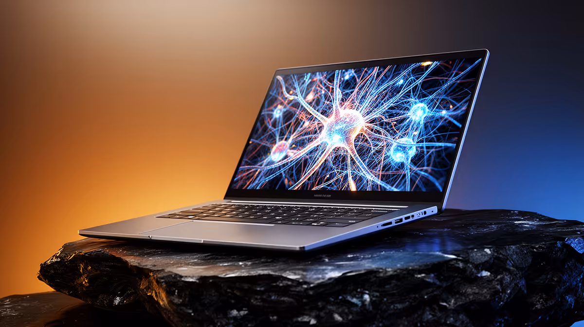 14-inch Laptop Handle AI Image Generation in SA
