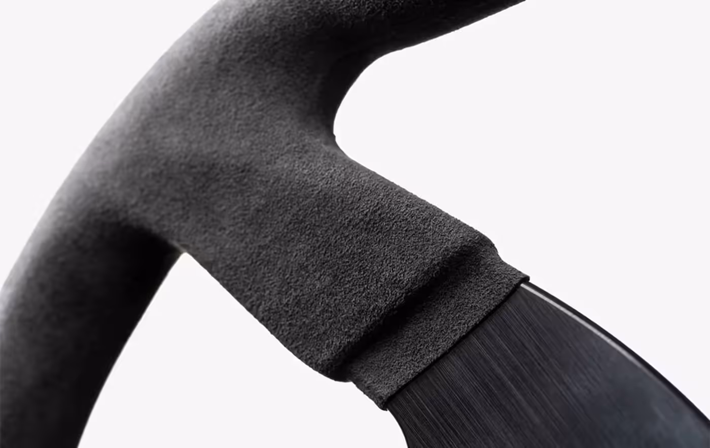 Alcantara grip and aluminium spoke junction on the Sparco Rally