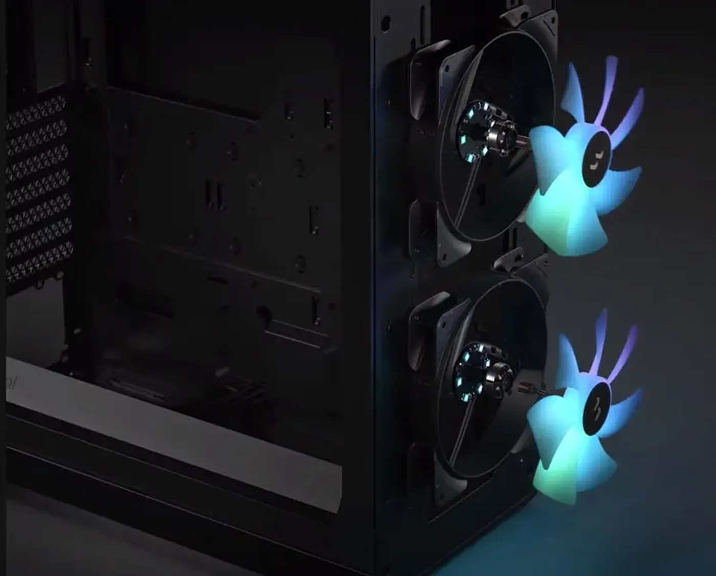 Fan and airflow layout inside the Focus 2, showing the front mesh intake and included Aspect fans