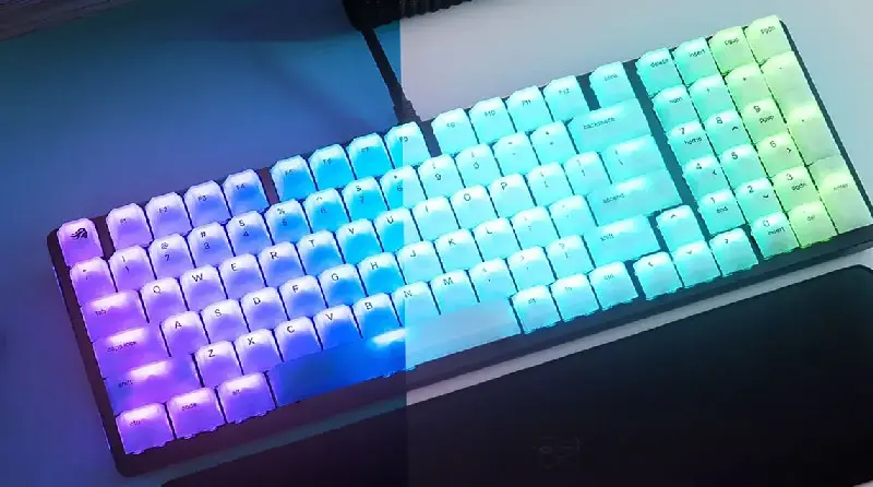 GLORIOUS Polychroma Keycaps displaying RGB effect