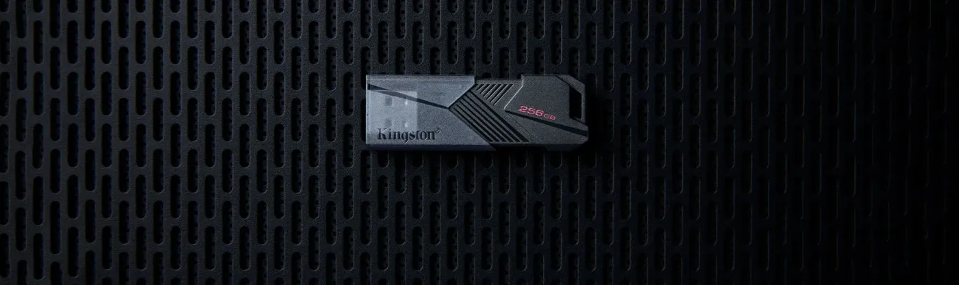 Moving cap on the Kingston DataTraveler Exodia Onyx sliding back to expose the USB connector