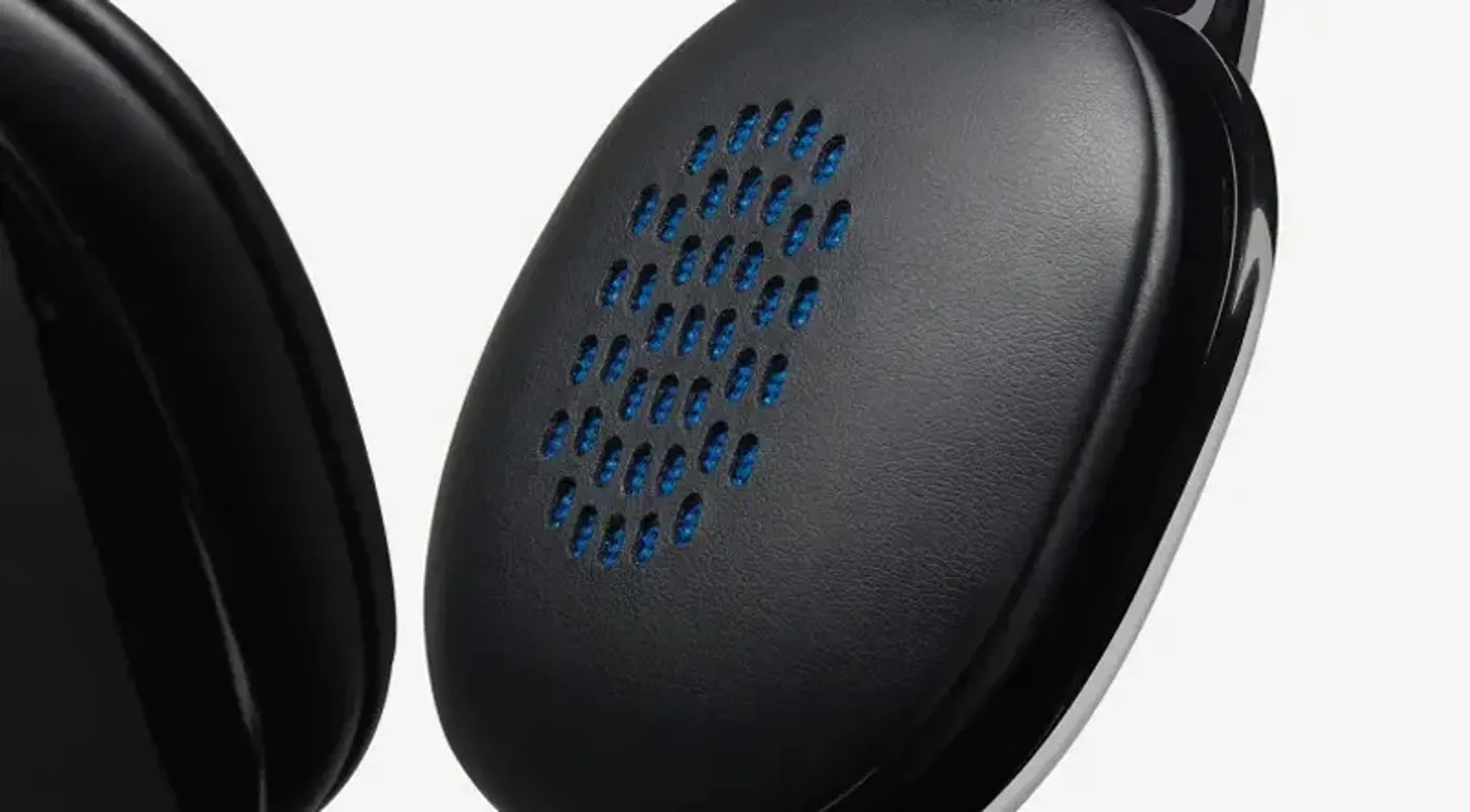 Padded leatherette ear cups and headband on the Logitech H540 headset