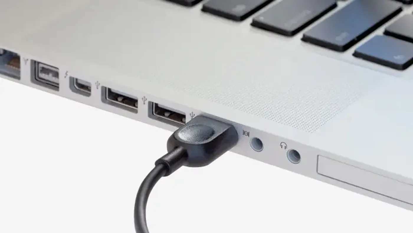 USB-A connector on the cable of the Logitech H540 headset