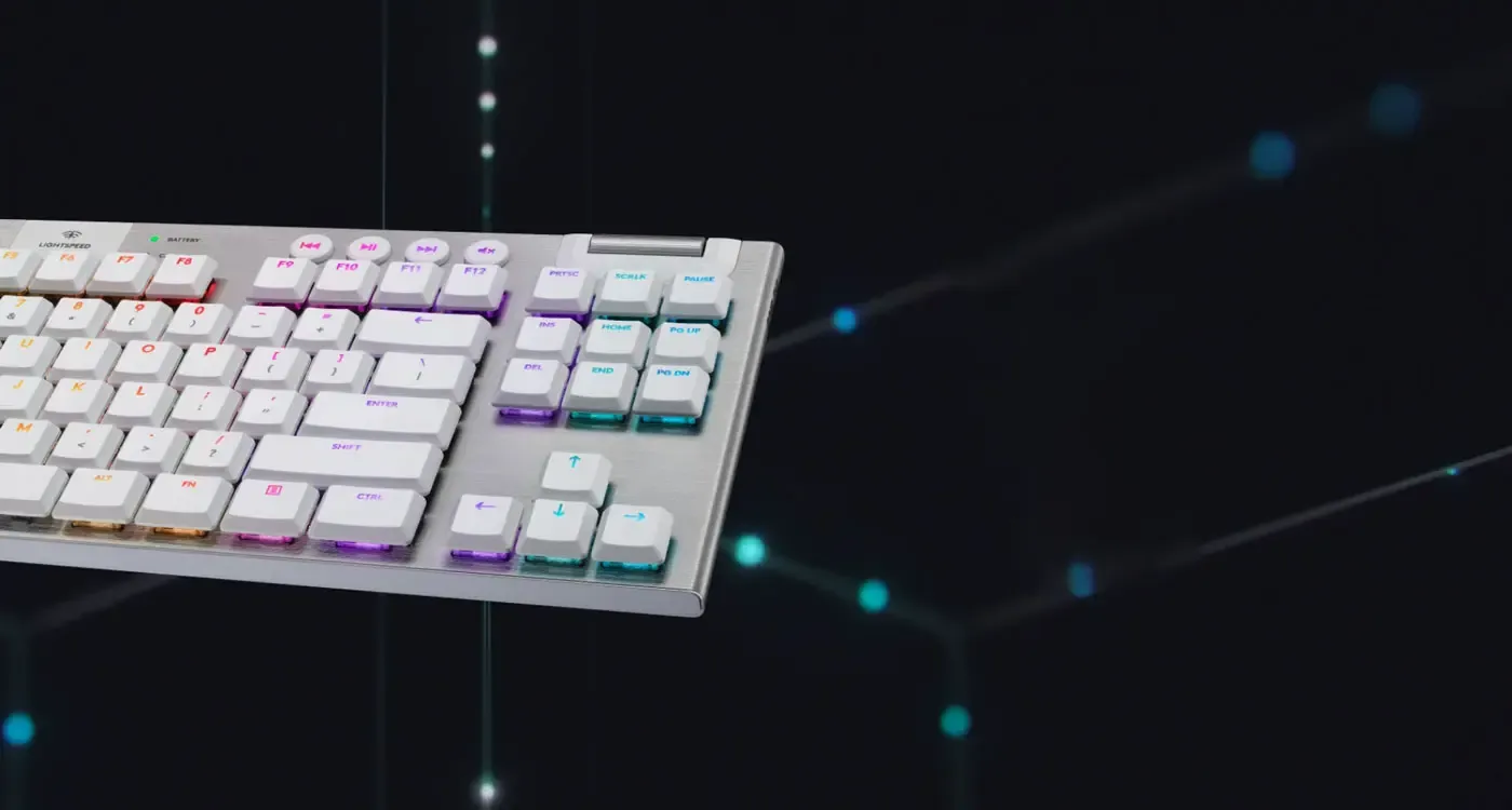 G915 TKL in use on a desk connected over LIGHTSPEED wireless