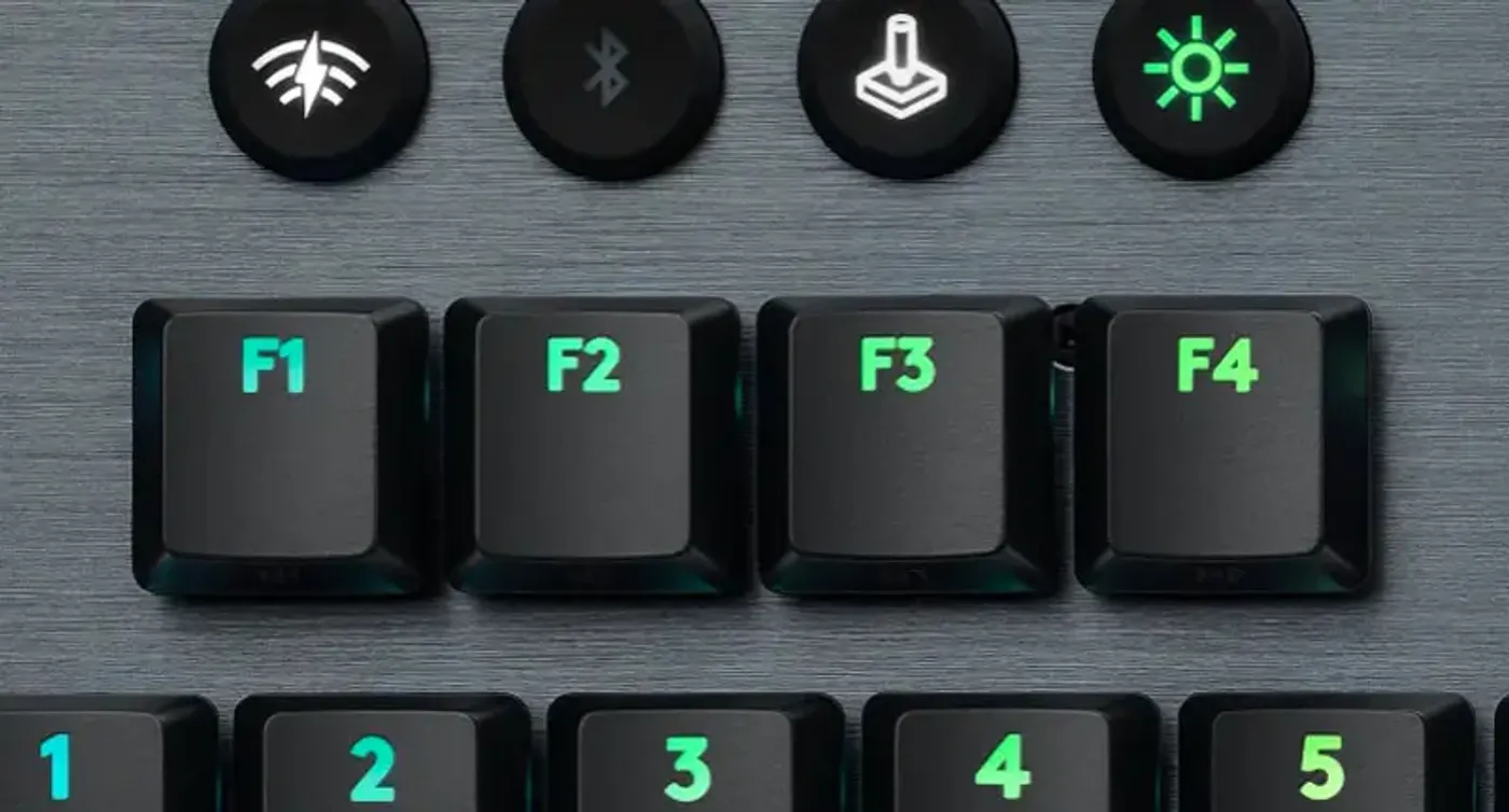 Micro USB charging port and battery indicator on the G915 TKL