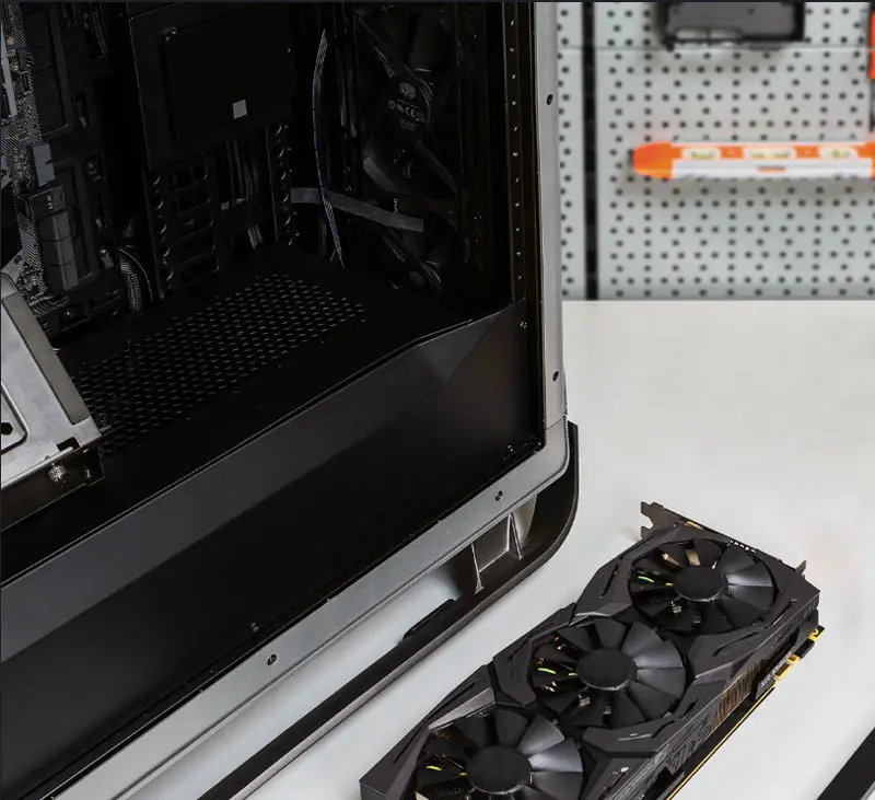 Cooler Master COSMOS C700M Graphics Card Mounting