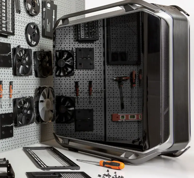 Cooler Master COSMOS C700M with Curved Glass Panel