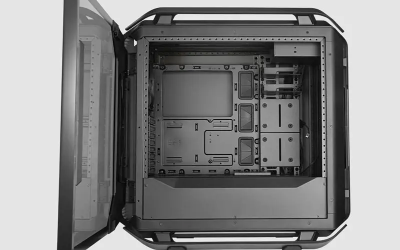 Enhanced Cable Management System of Cooler Master Cosmos C700P