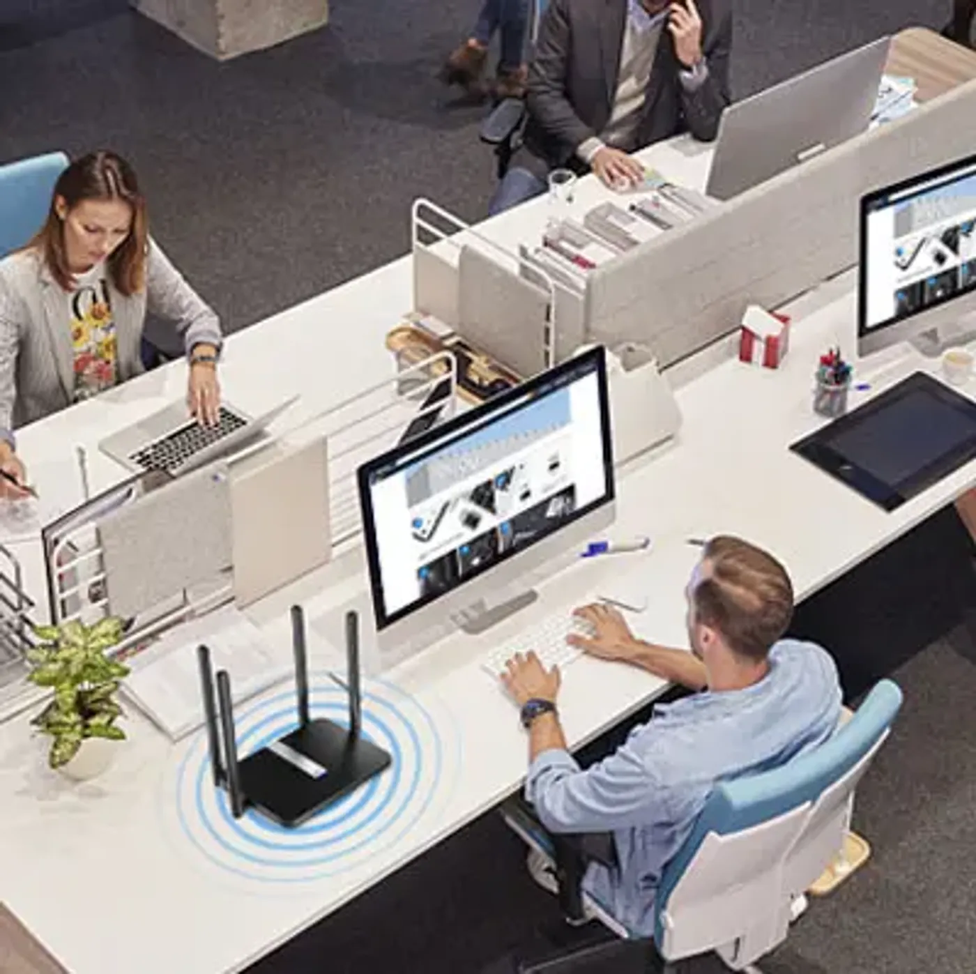 Cudy AC1200 Router in office environment