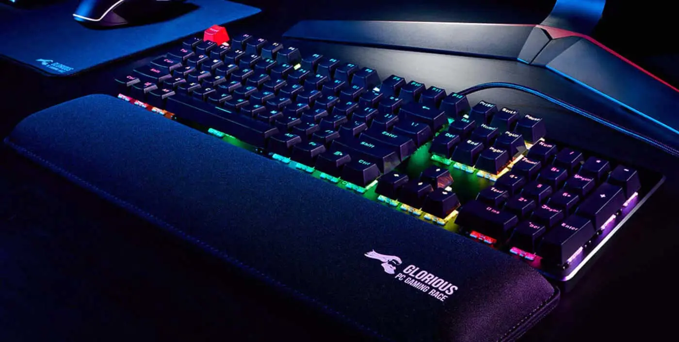 Glorious Padded Keyboard Wrist Rest - Compact View