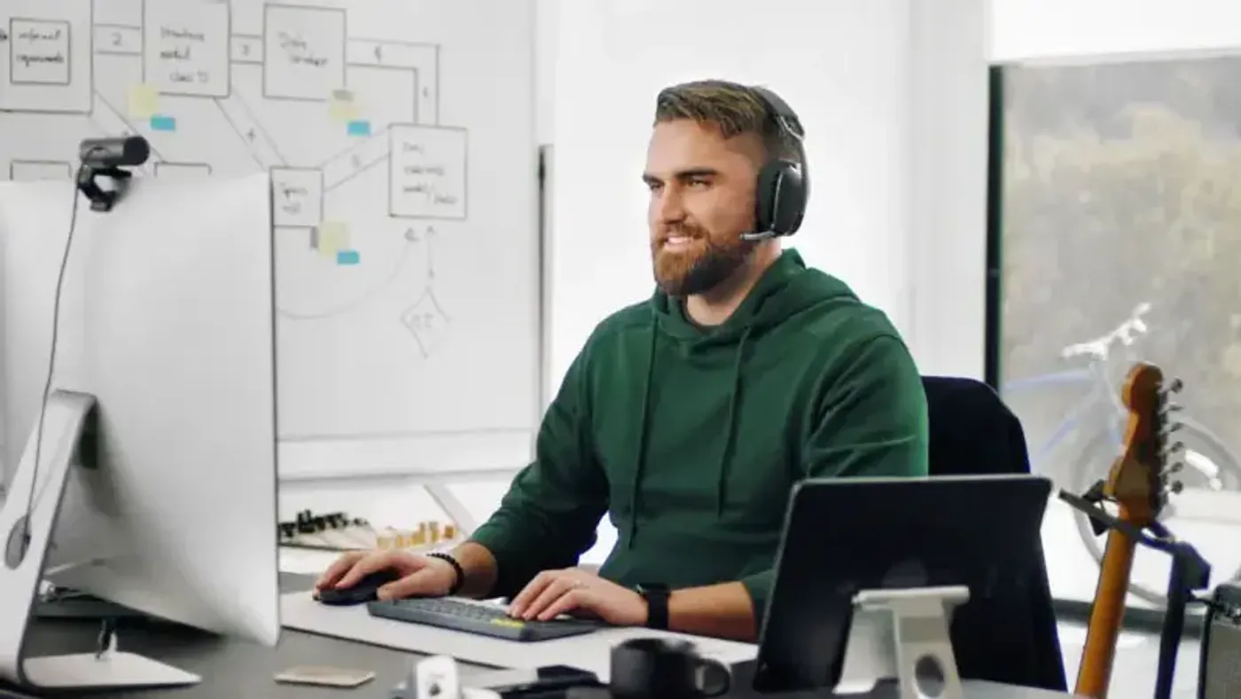 User-friendly Logitech Zone Vibe 100 headset featuring an adjustable microphone boom