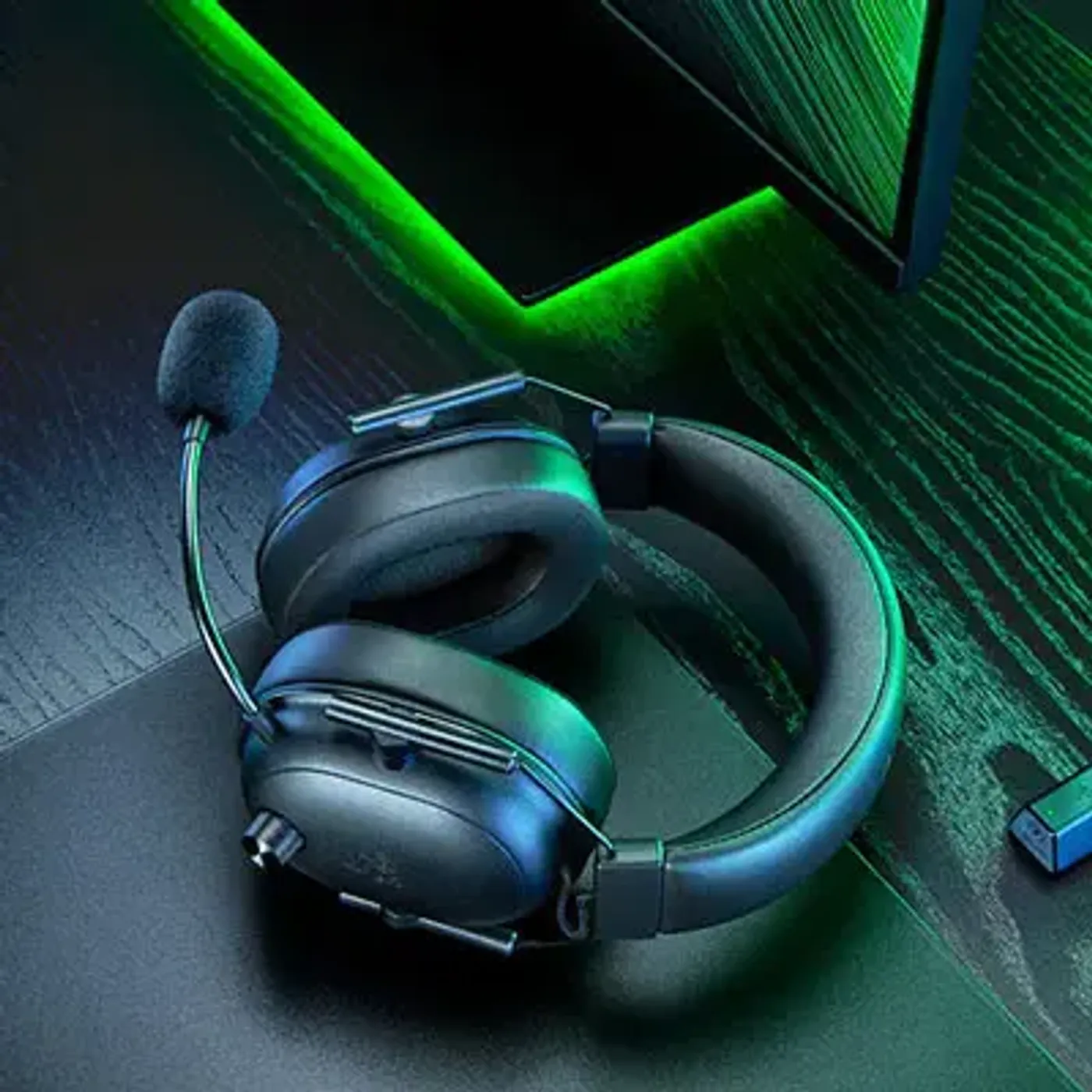 Noise-isolating earcups with ultra-soft memory foam for uninterrupted focus