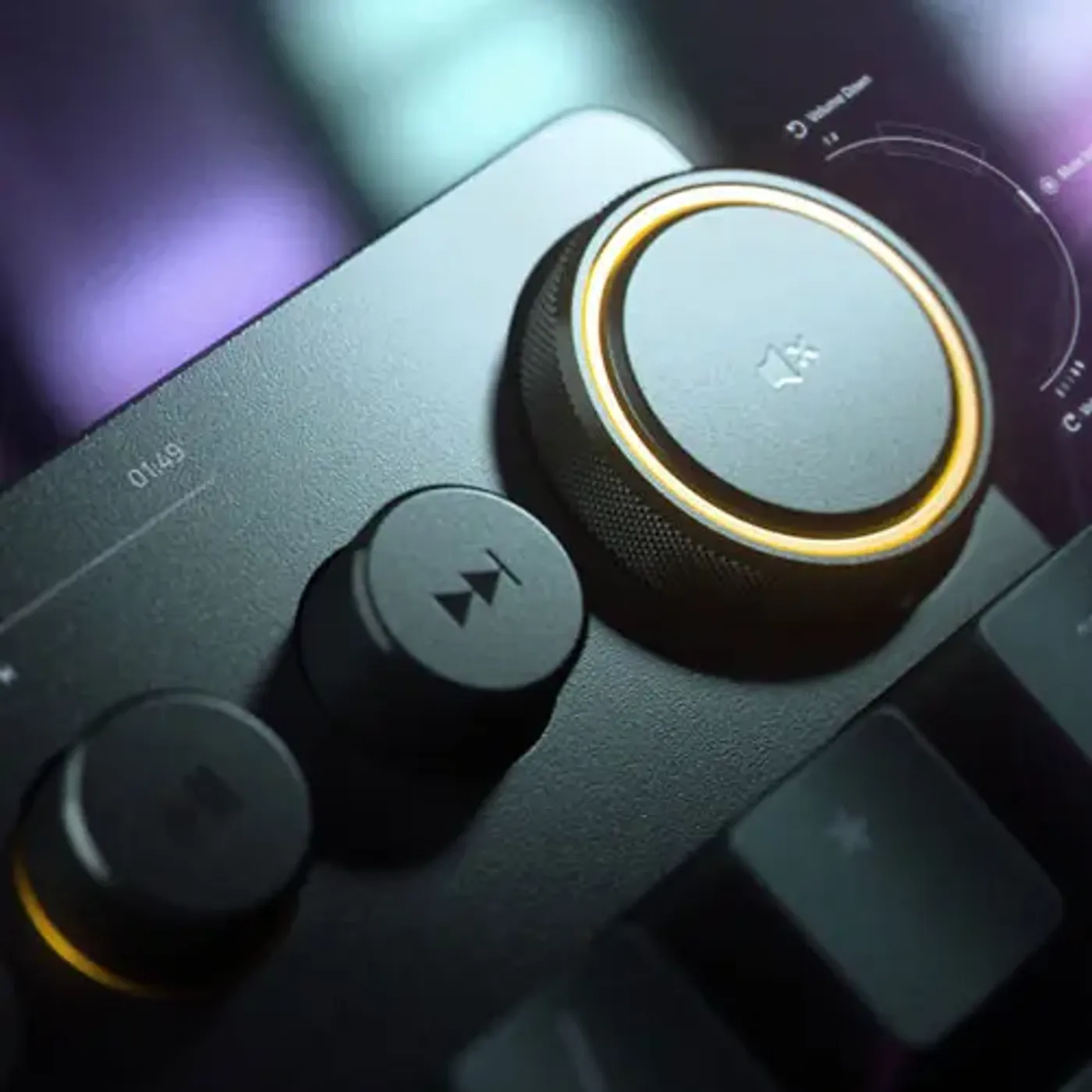 The multi-function digital dial and media keys on the Razer Huntsman V2