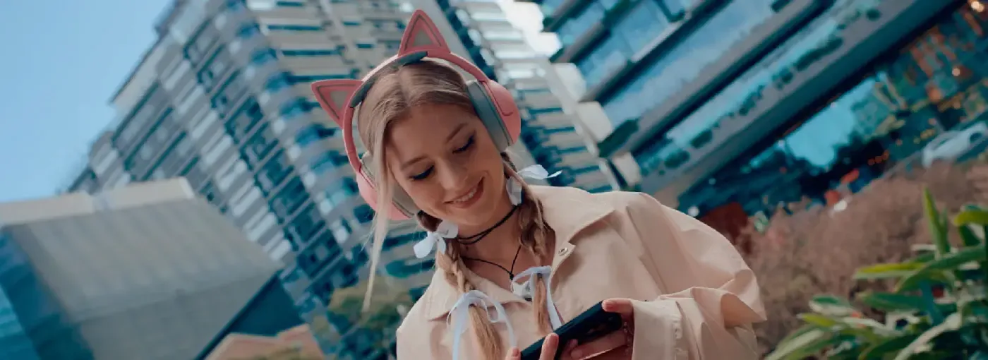 Razer Kraken Kitty V2 BT wireless headset featuring Bluetooth 5.2 connectivity